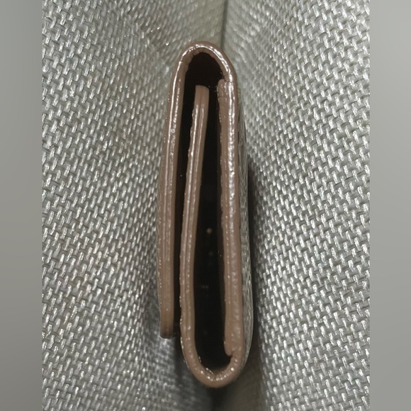 Louis Vuitton Monogram Vernis Multicles 4 ring key holder in beige / gold. - Picture 11 of 15